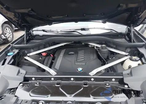 2020 BMW X7 xDrive40I z USA, uszkodzony, nr VIN 5UXCW2C03L9A03561